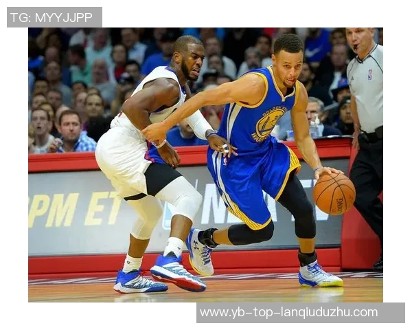 库里分享11张圣诞大战回忆照克莱一哥保罗同框老詹三度现身引热议 库里分享11张圣诞大战回忆照克莱一哥保罗同框老詹三度现身引热议