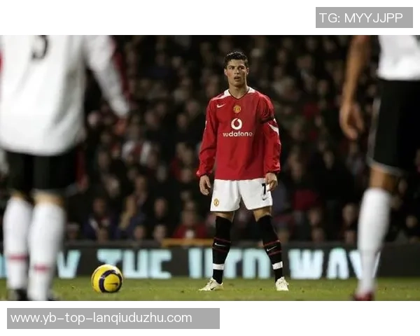 C罗在胜利打入第三球后与对方门将互动和解引发热议