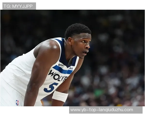 爱德华兹尽管砍下32分11板却因8次失误导致正负值惨淡16